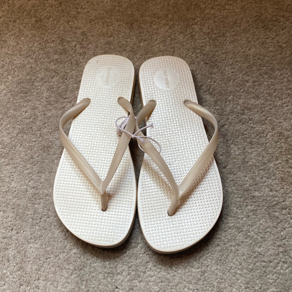 Brand New Old Navy Flops✨